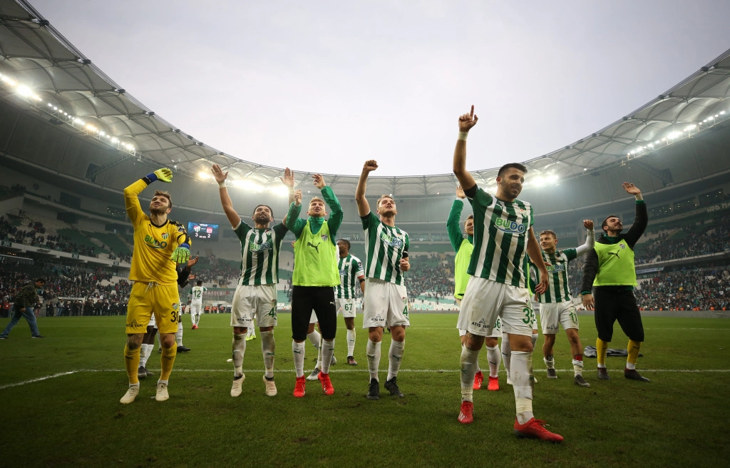 Rüya gibi maç! Bursaspor 9 hafta sonra 3 puanı aldı