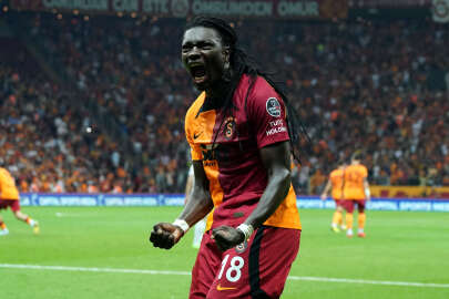 Galatasaray'da Gomis, Fenerbahçe'de Valencia  