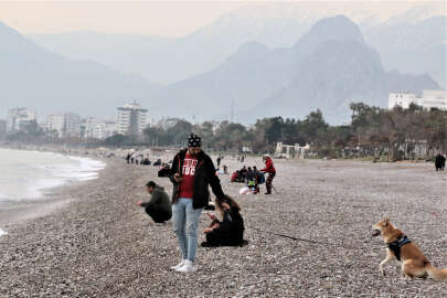 Antalya'da iki mevsim bir arada: Bir yanda kış, bir yanda bahar!