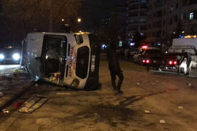 Ambulans ile otomobil çarpıştı: 3'ü sağlıkçı 4 yaralı