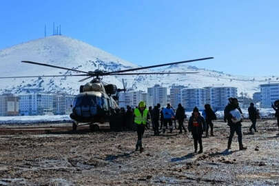 Köylere askeri helikopterlerle erzak sevkiyatı