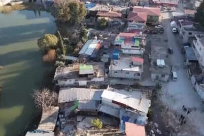 Hatay'da fay hattının geçtiği köy ikiye bölündü, evler yerin dibine 3 metre düştü