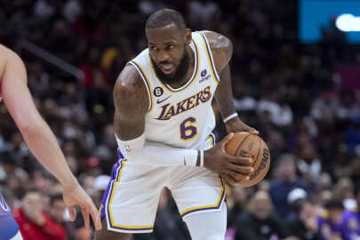 LeBron James en az 3 hafta daha yok!