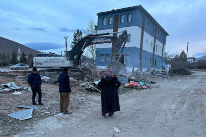 Enkazda altınları bulundu, sevinçle koşarken bayıldı!