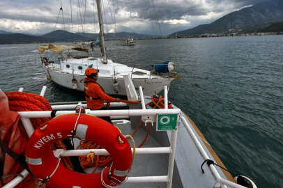 Fethiye açıklarında sürüklenen tekne kurtarıldı   