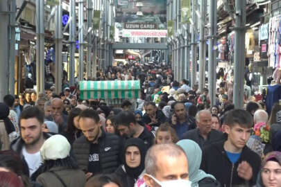 Bursa tarihi Uzun Çarşı’da bayram yoğunluğu   