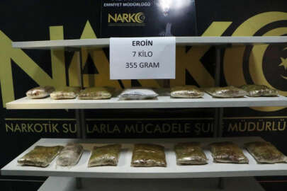 Otomobilin kapı boşluğunda 7 kilo 355 gram eroin!