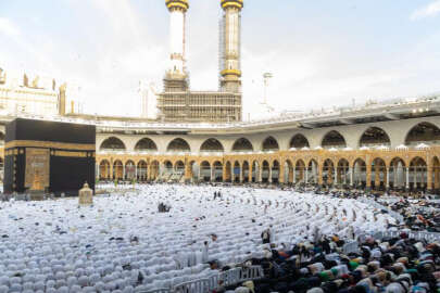 Milyonlarca Müslüman Kabe’de bayram namazını kıldı