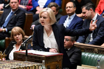 Liz Truss'a bornoz ve parti faturası ortalığı karıştırdı