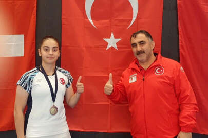 Badmintoncu Aleyna'nın büyük başarısı