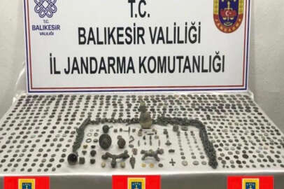 Balıkesir'de 2 bin 139 sikke ve 52 tarihi obje ele geçirildi!