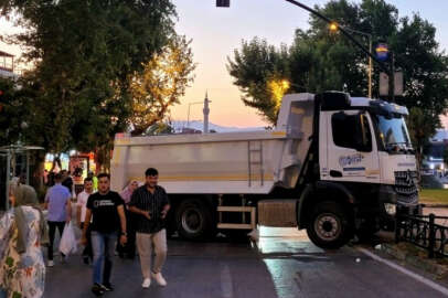 Bursa'da 15 Temmuz'un simgesi olan kamyon ile yollar kapatıldı