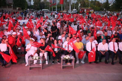 Mersinliler, 15 Temmuz'un yıl dönümünde meydanlara akın etti