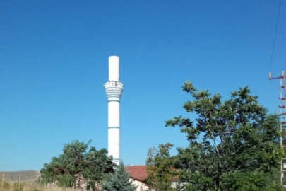 Çorum'da fırtına cami minaresini yıktı