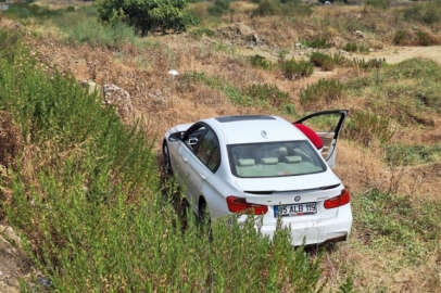 Manisa'da otomobil yol kenarındaki araziye uçtu!