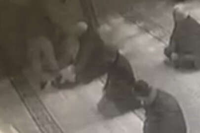 Manisa'da camideki bıçaklı kavga kamerada
