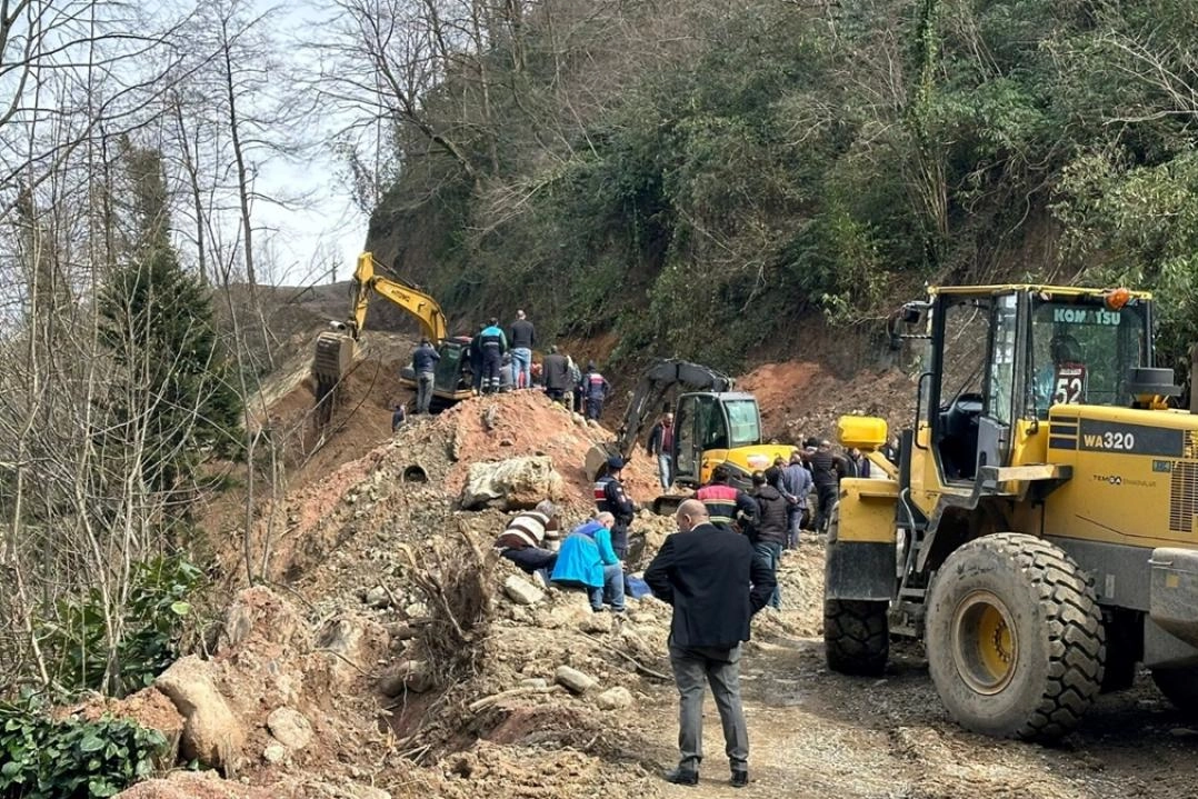 Trabzon'da göçük altında kalan 3 işçinin cansız bedenine ulaşıldı