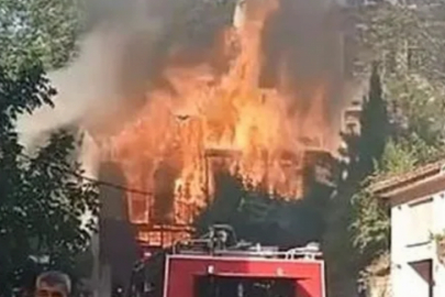 Fatih'te ahşap binada korkutan yangın