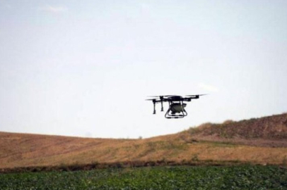 Kırıkkale'de ilaçlamayı traktör yerine drone ile yaptı!