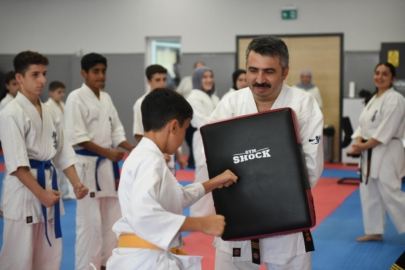 Yıldırım Belediye Başkanı Oktay Yılmaz karatecilerle bir arada!