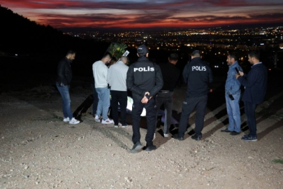 Arazinin ortasına bırakılan tabut ve çelenk görenleri tedirgin etti