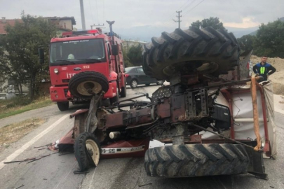 Bursa'da otostop çeken öğrencilerin bindiği traktör devrildi