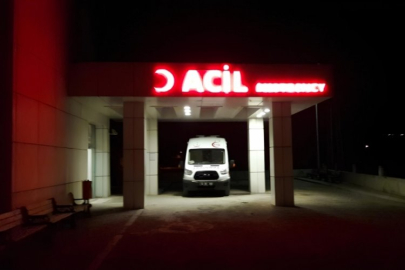 Yön levhasına çarpan otomobil takla attı: 2 ölü, 1 yaralı