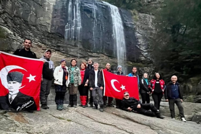 Bursa'da doğaseverler Cumhuriyeti zirvede kutladı