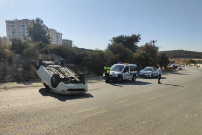 Takla atıp, ters dönen otomobildeki sürücü yaralandı