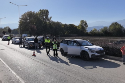 Bursa'da 3 araç çarpıştı: Çok sayıda yaralı!