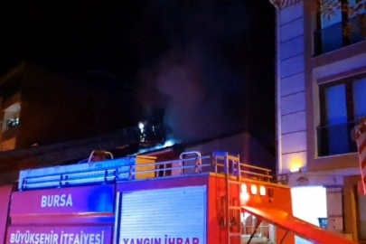 Bursa'da 2 katlı ahşap binada yangın çıktı