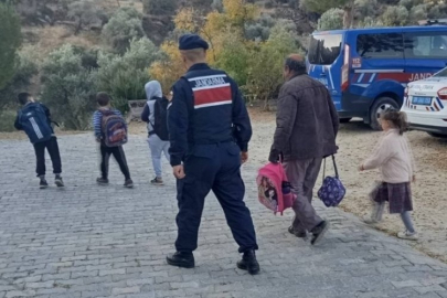 Jandarma ekipleri öğrencilere trafik eğitimi verdi