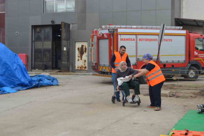 Hastanede yapılan yangın tatbikatı gerçeğini aratmadı