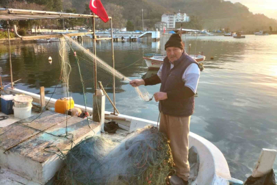 Baba yadigarı tekne ile 40 yıldır balıkçılık yapıyor