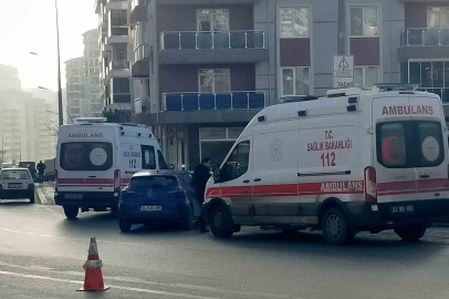 Trafik kazası kameraya yansıdı