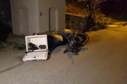 Otomobille çarpışan motordaki kurye hayatını kaybetti