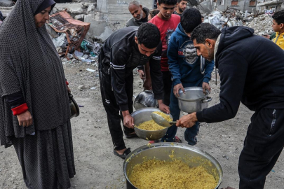 Gazze'de Filistinlilere yemek dağıtıldı